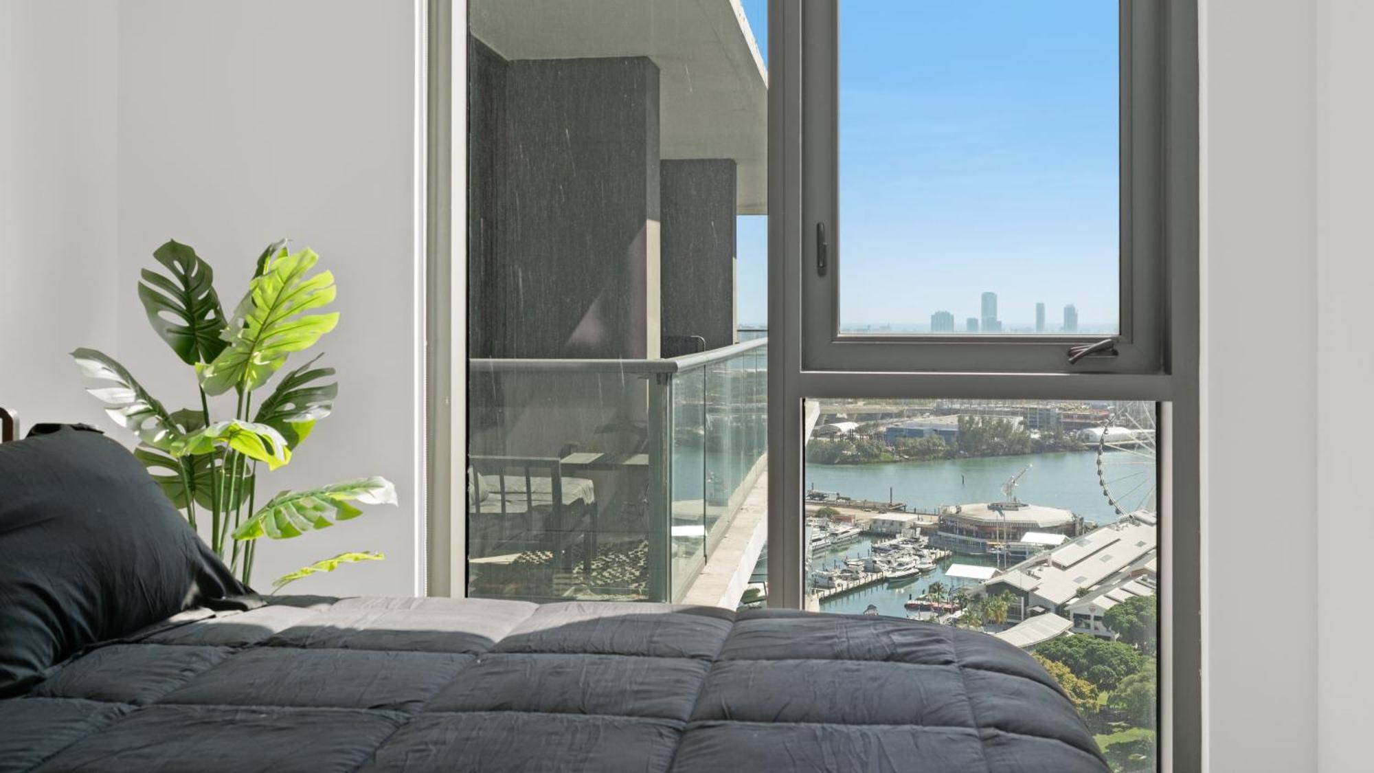 2-bedr Downtown Bay Views Apartment *