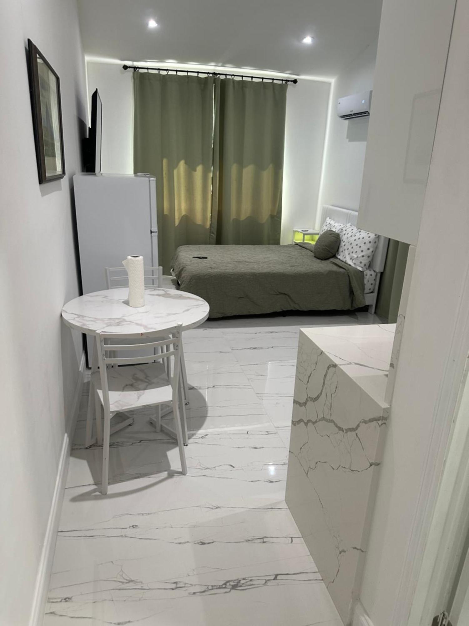 The White And Back * Miami