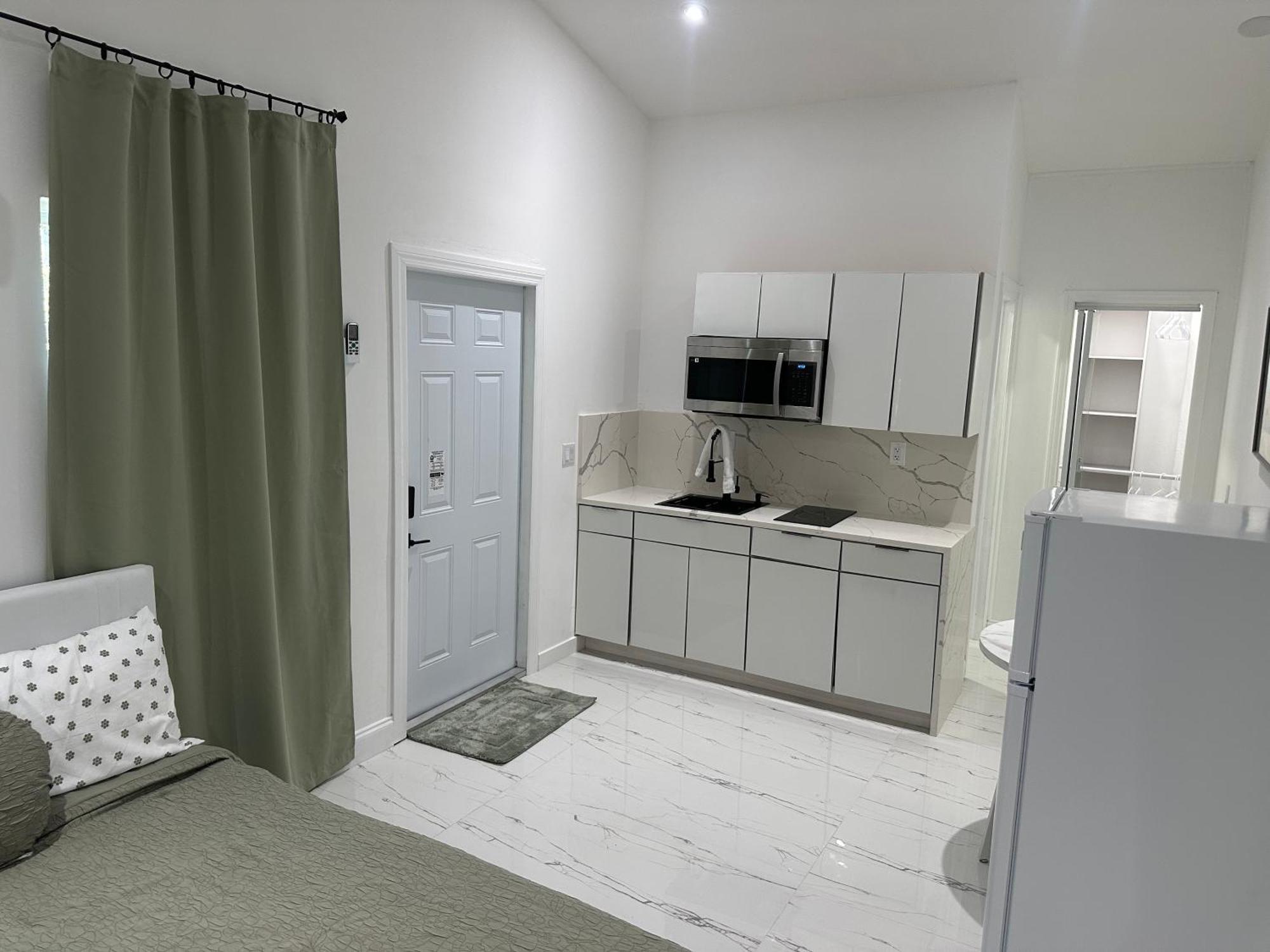 Apartment The White And Back Miami