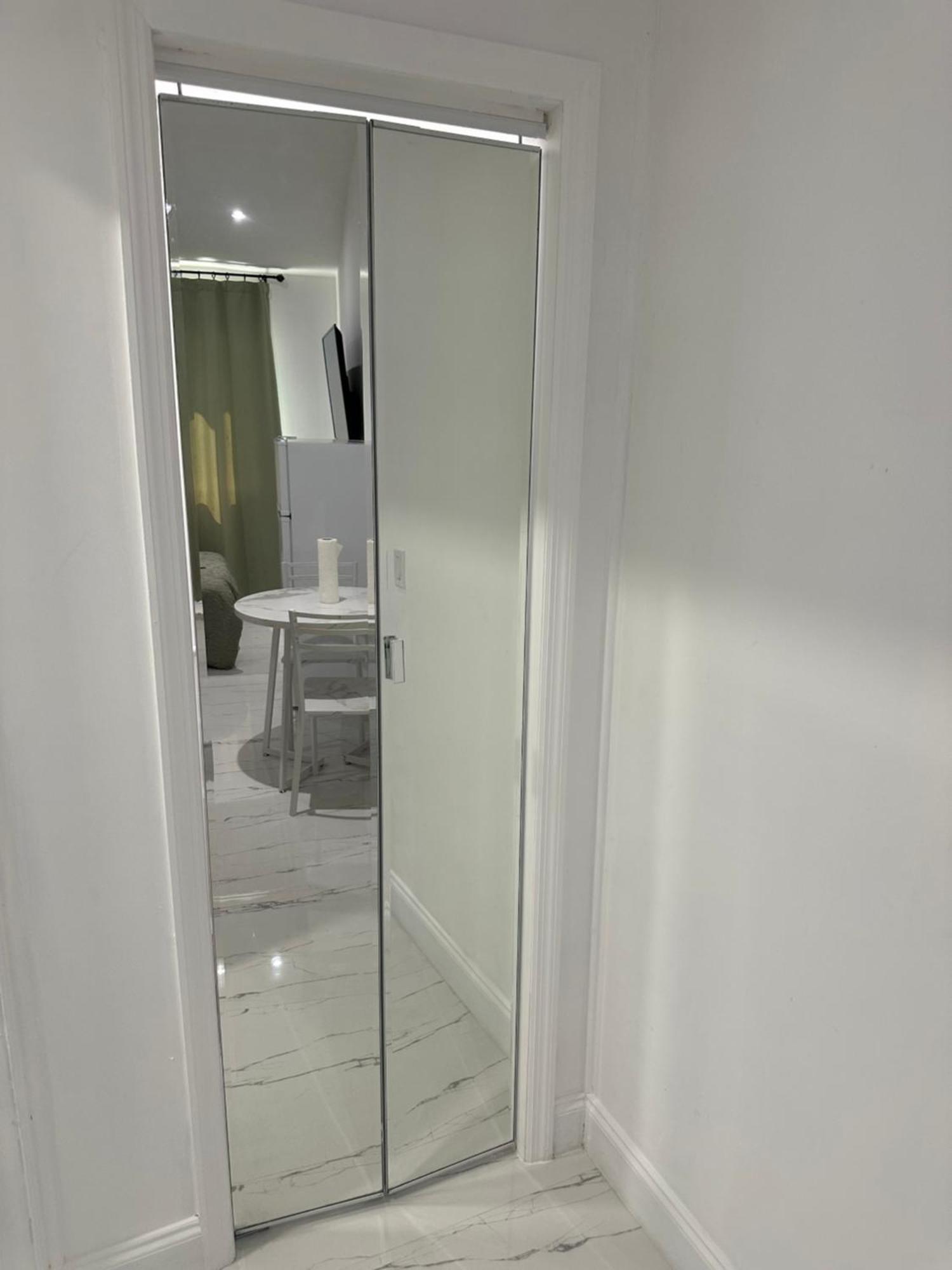 Apartment The White And Back Miami