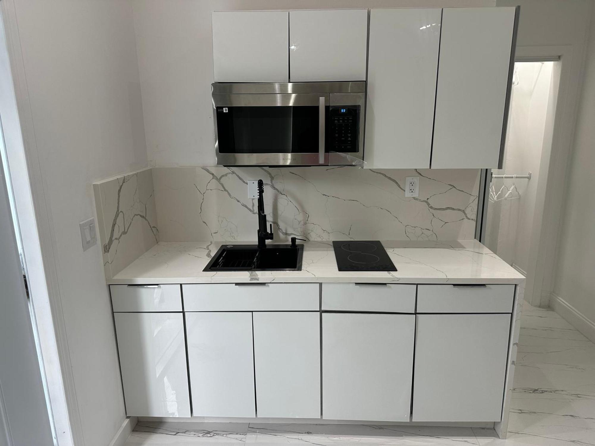 The White And Back Apartment Miami
