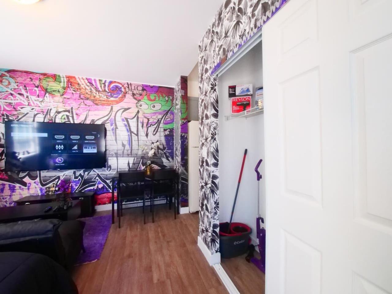 Apartment Wynwoods Graffiti Purple Oaisis *