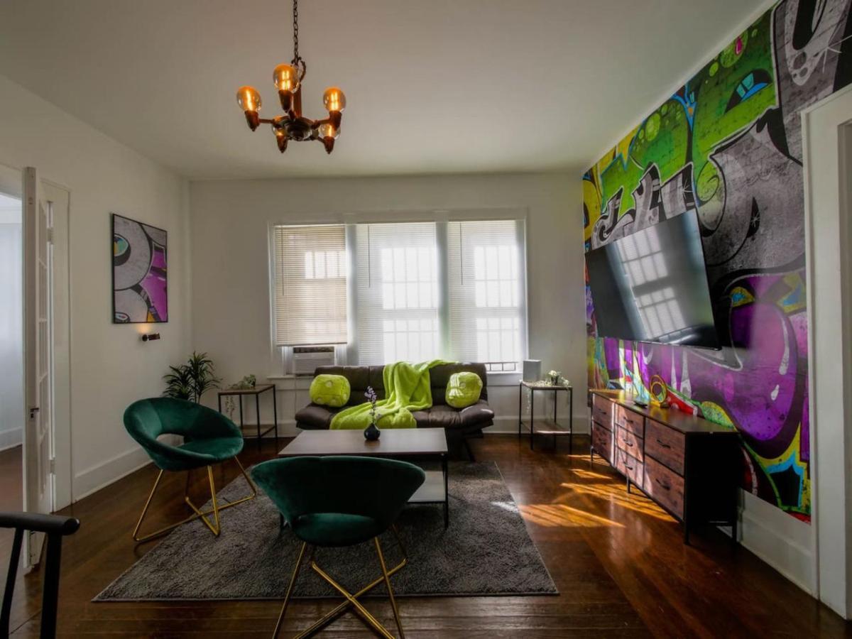 Unique Stylish 2-bedroom Getaway Apartment *