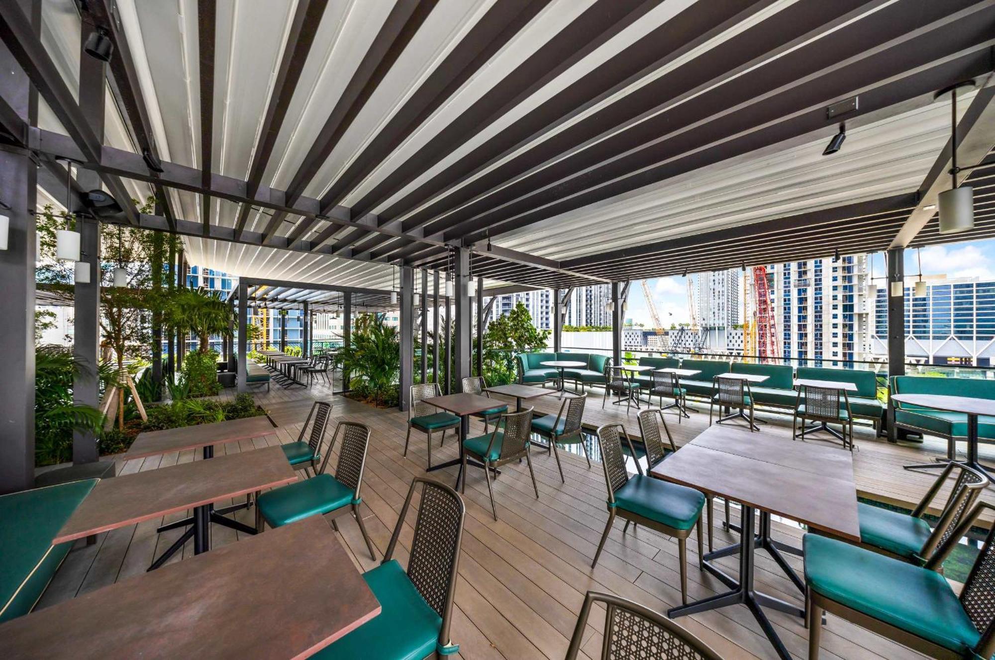 Apartment Modern Downtown Retreat With Skyline Views *
