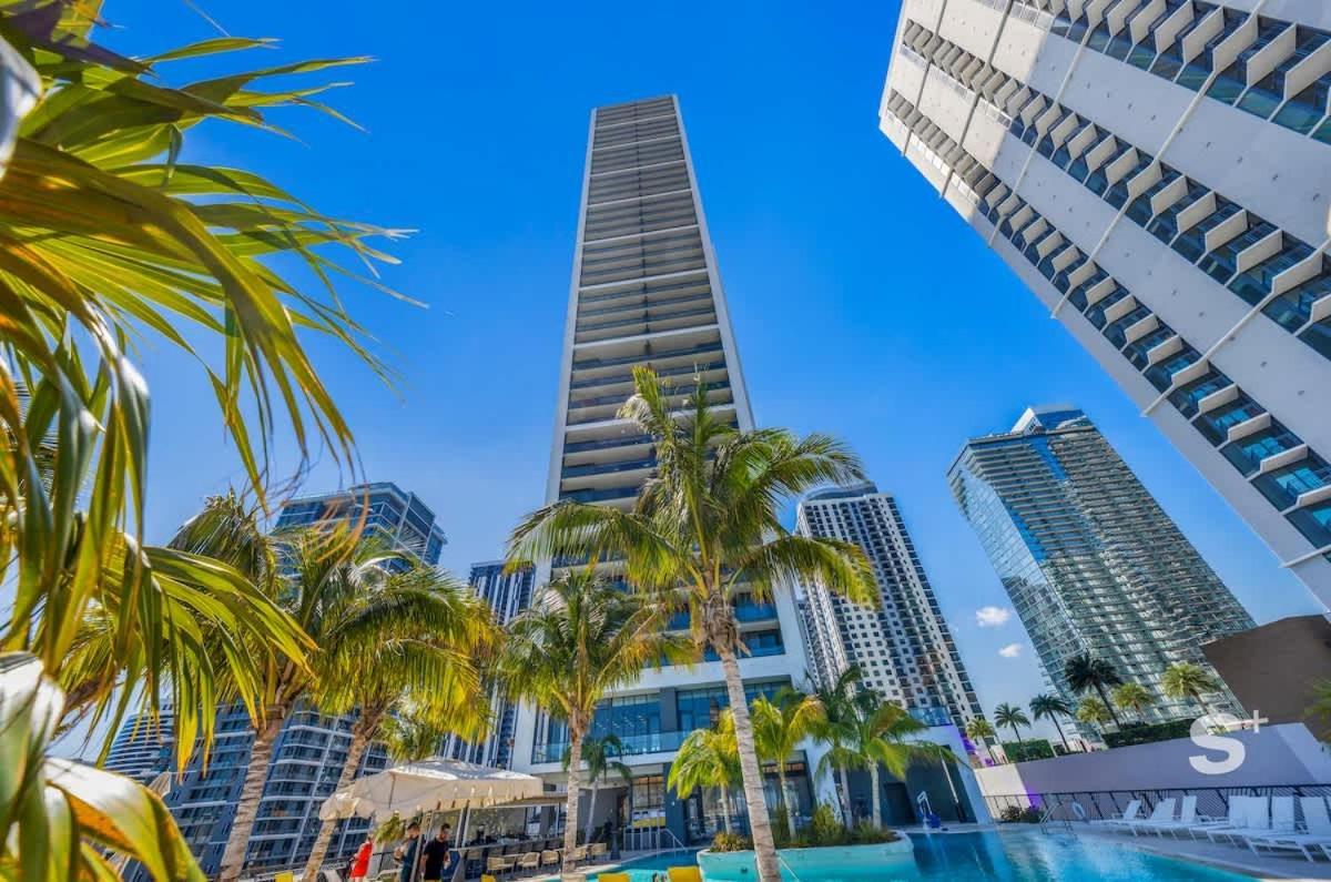 1br In Luxury Building Apartment