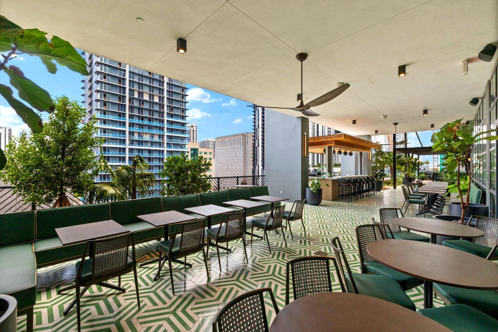 Free Parking! Ph Luxury 3br In Downtown Apartment *