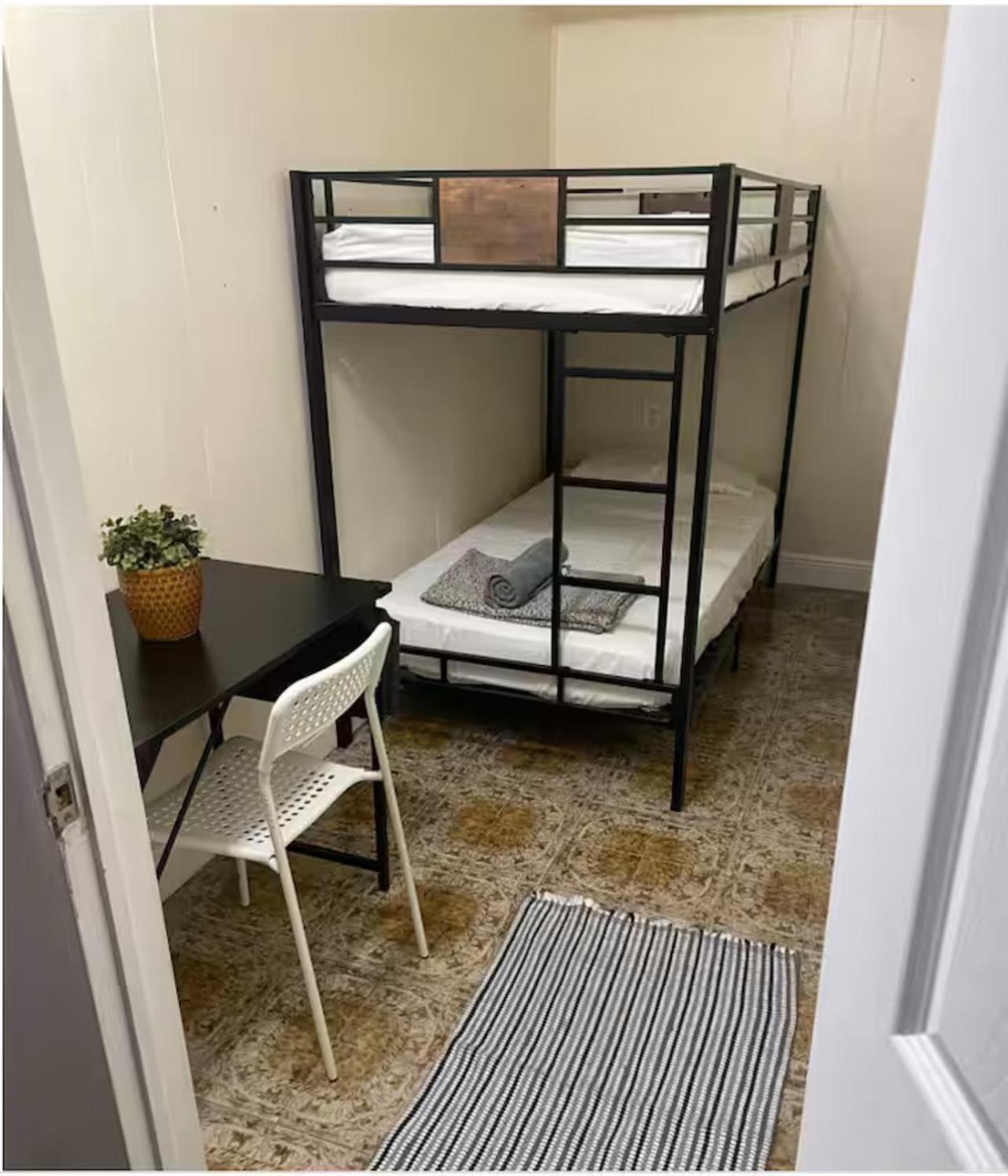 Private Sleep Pod Near Mia Apartment Miami