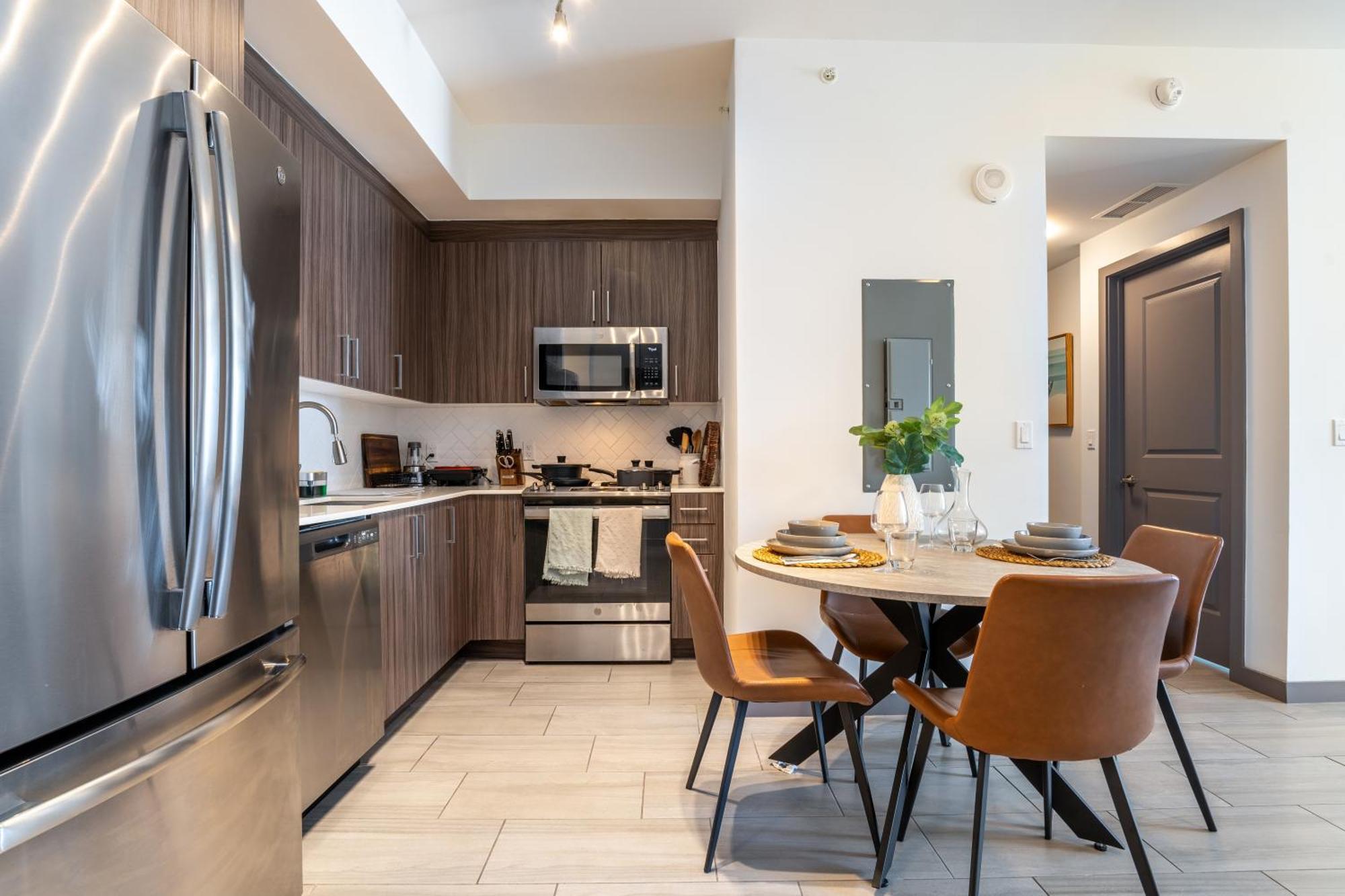 Luxury Getaway In Sleeps 3 Getaway With Pool - Prime Location Apartment Miami