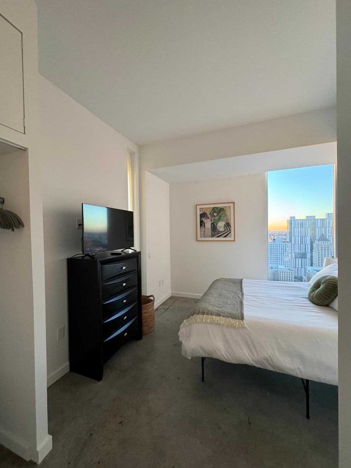 Apartment Elevated Elegance Luxe View Pool Free Parking *
