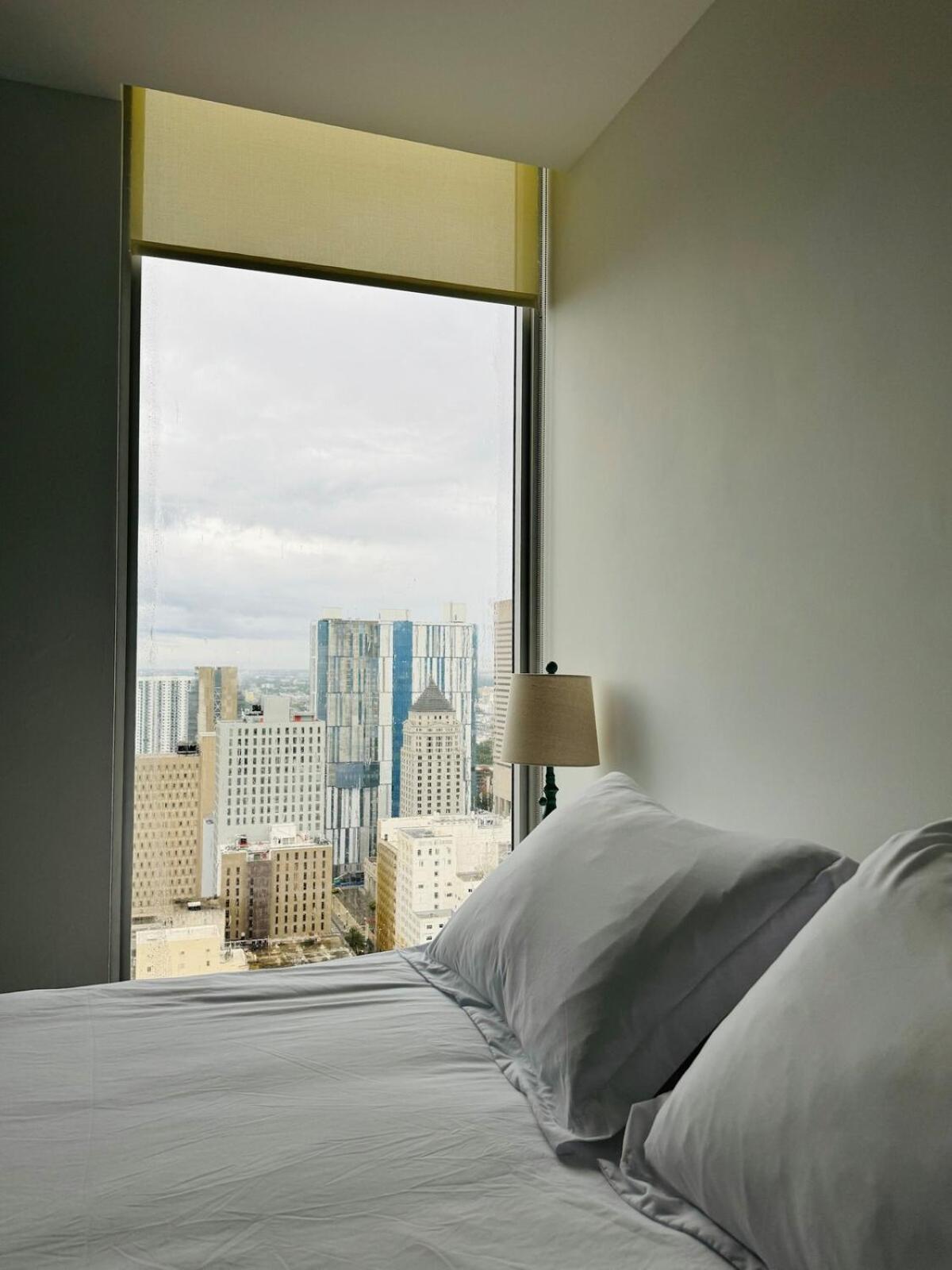 Elevated Elegance Luxe View Pool Free Parking *