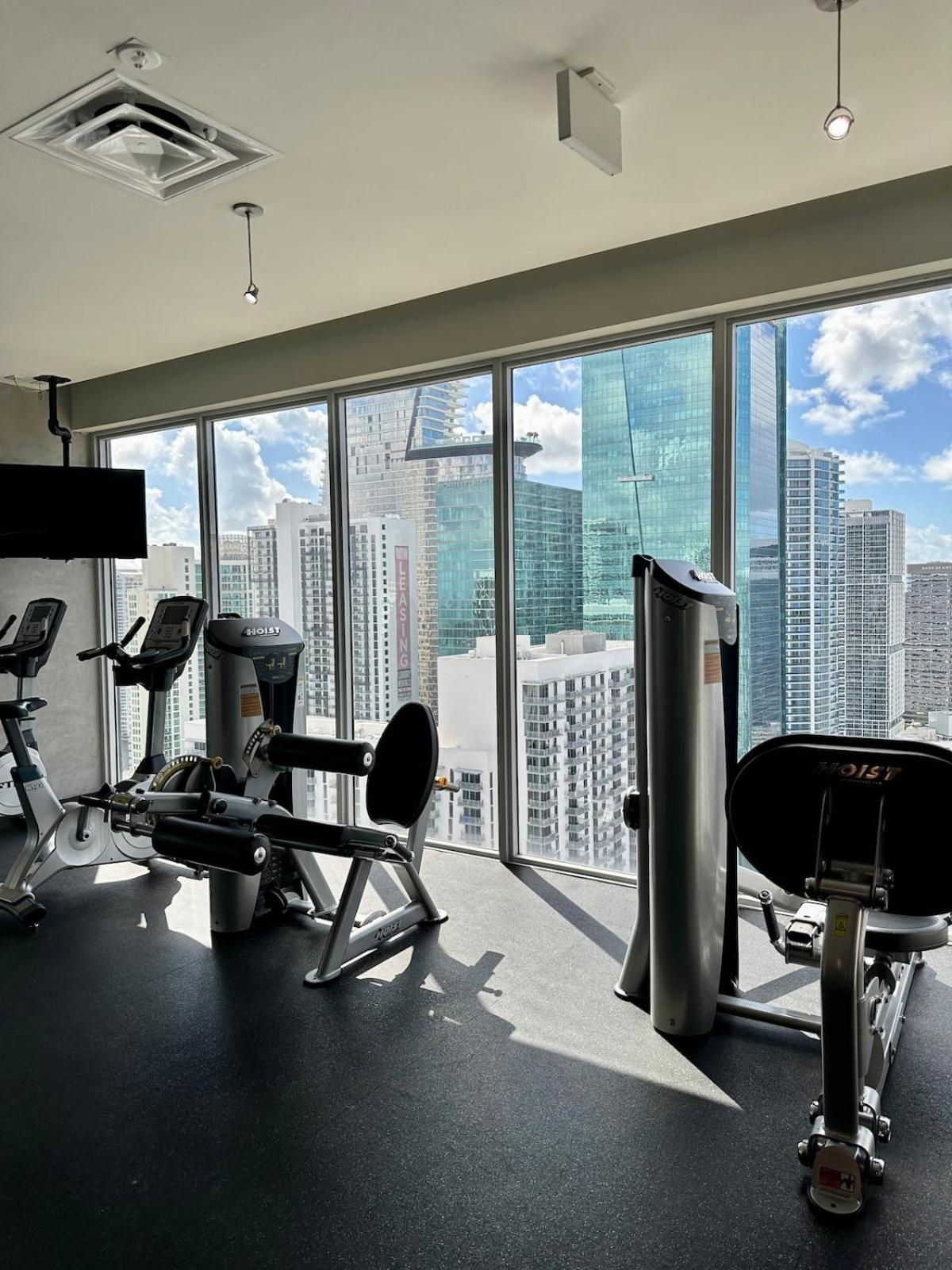 Apartment Elevated Elegance Luxe View Pool Free Parking Miami
