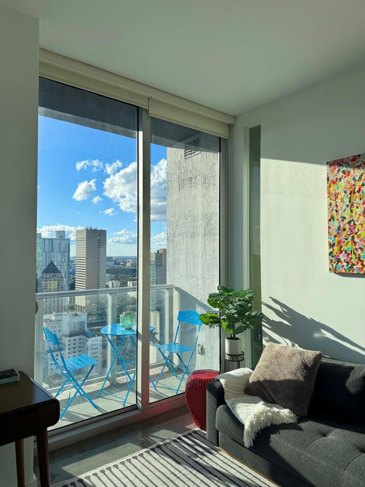Apartment Elevated Elegance Luxe View Pool Free Parking *