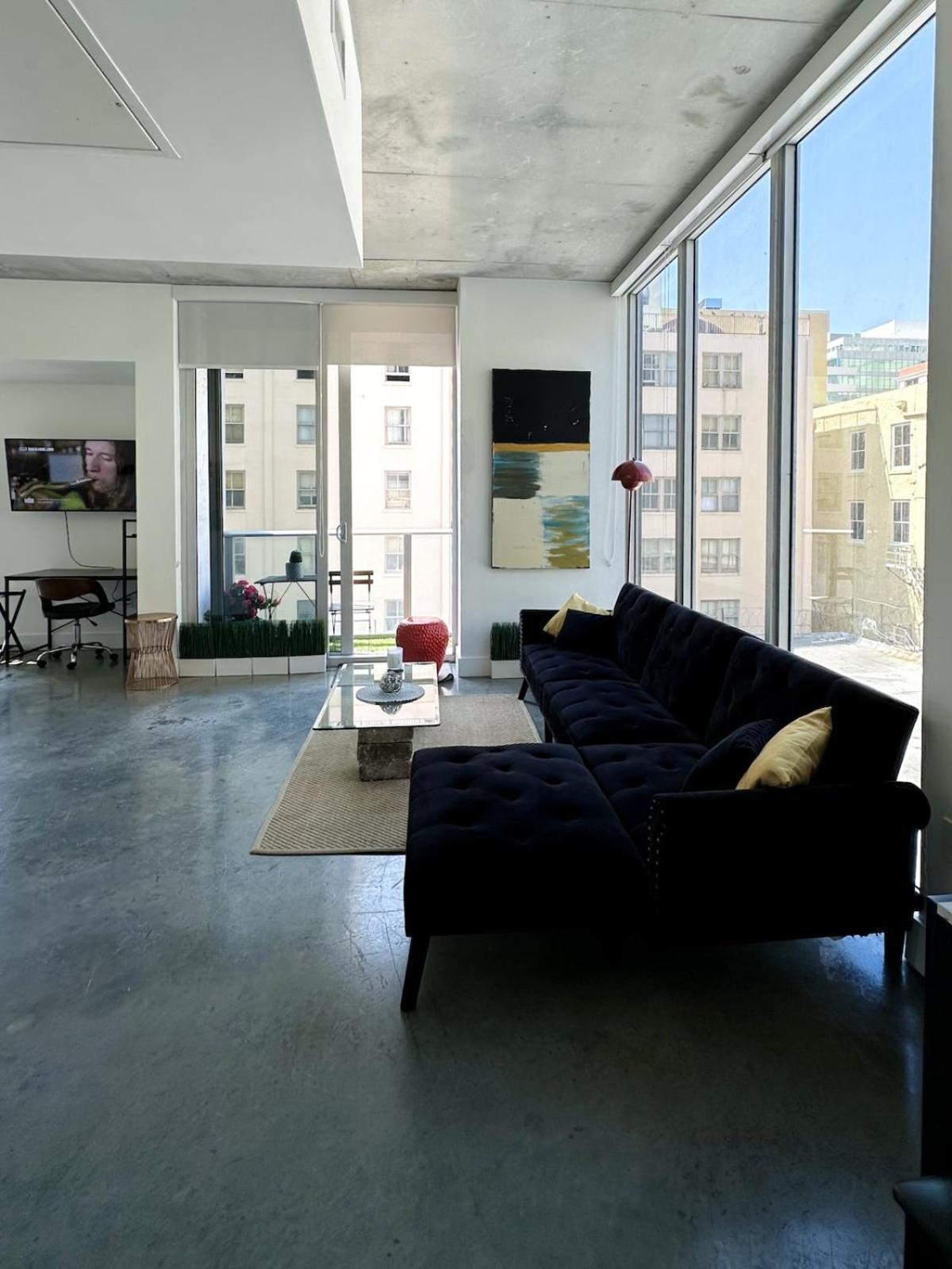 Pop Art Sunlit Apartment Prime Miami Pool Free Parking *
