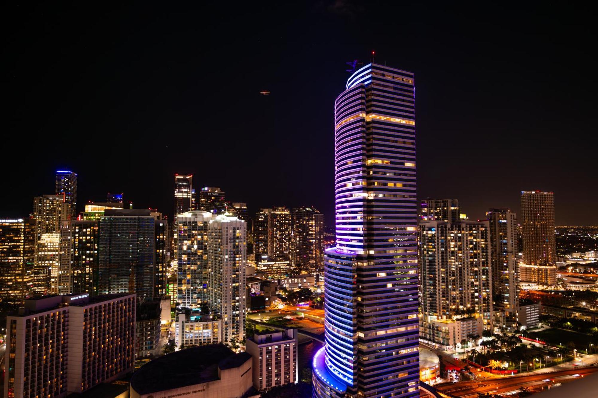 Luxury Loft W Skyline View, Rooftop Pool, Brickell Downtown Apartment *