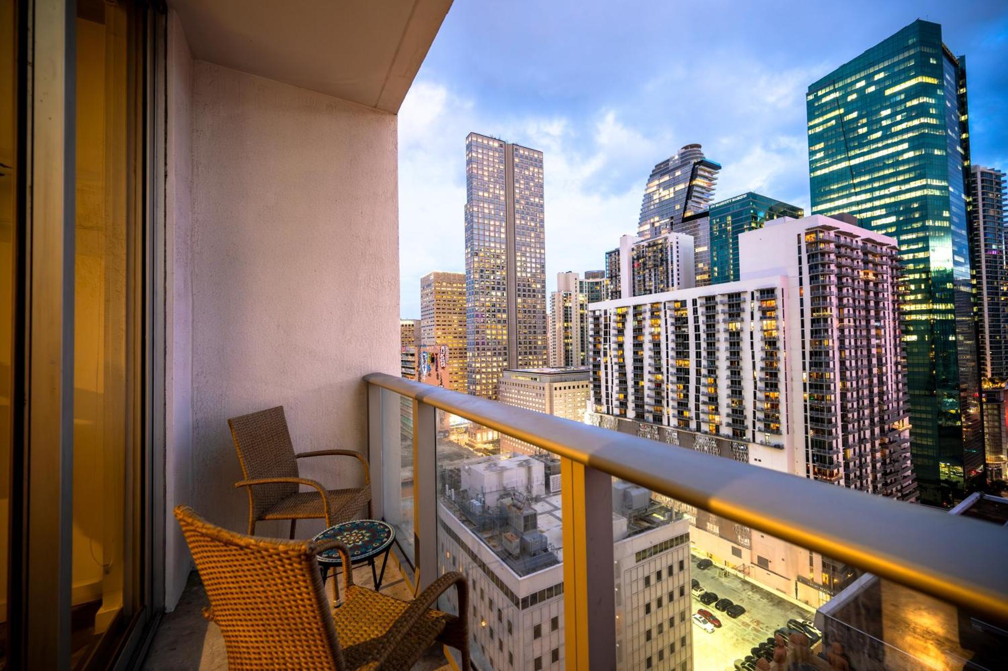 Apartment Luxury Loft W Skyline View, Rooftop Pool, Brickell Downtown *
