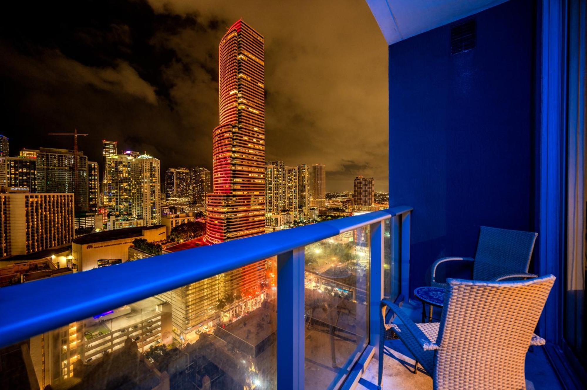 Luxury Loft W Skyline View, Rooftop Pool, Brickell Downtown Miami