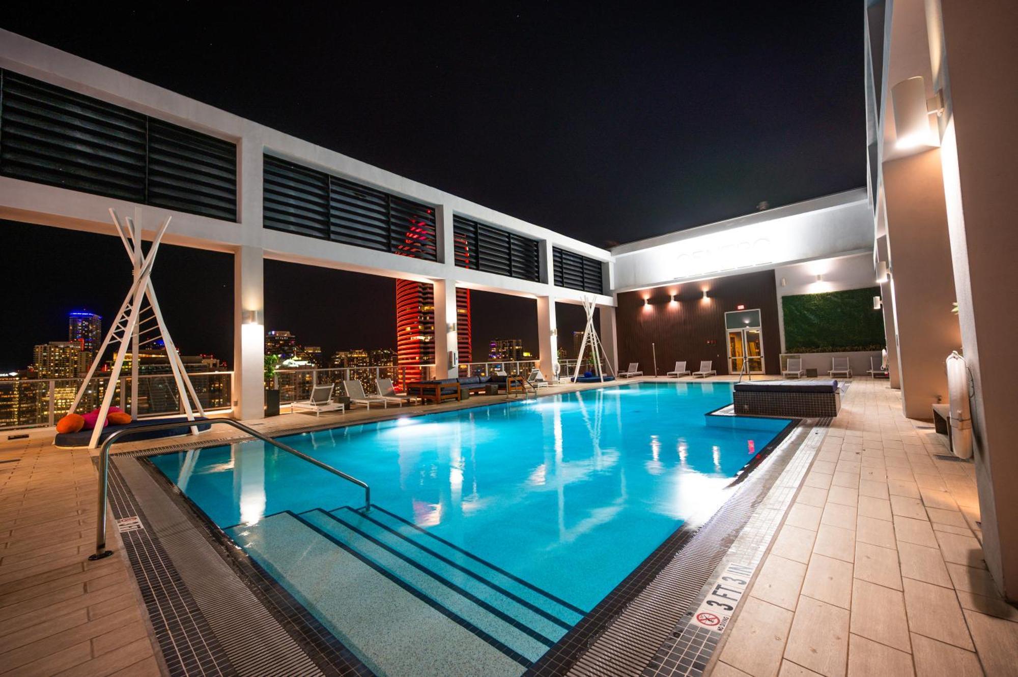 Luxury Loft W Skyline View, Rooftop Pool, Brickell Downtown Apartment
