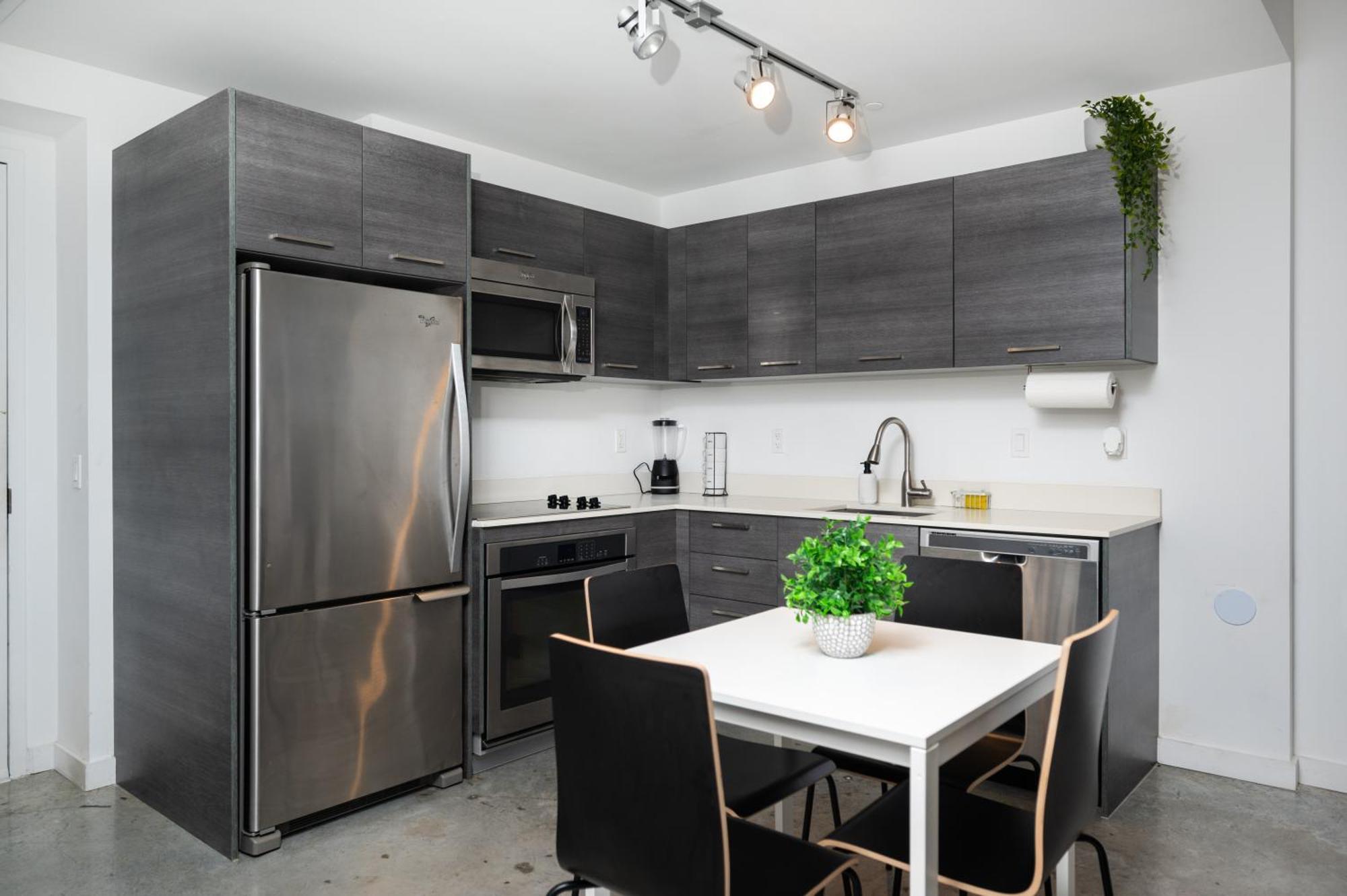 Luxury Loft W Skyline View, Rooftop Pool, Brickell Downtown