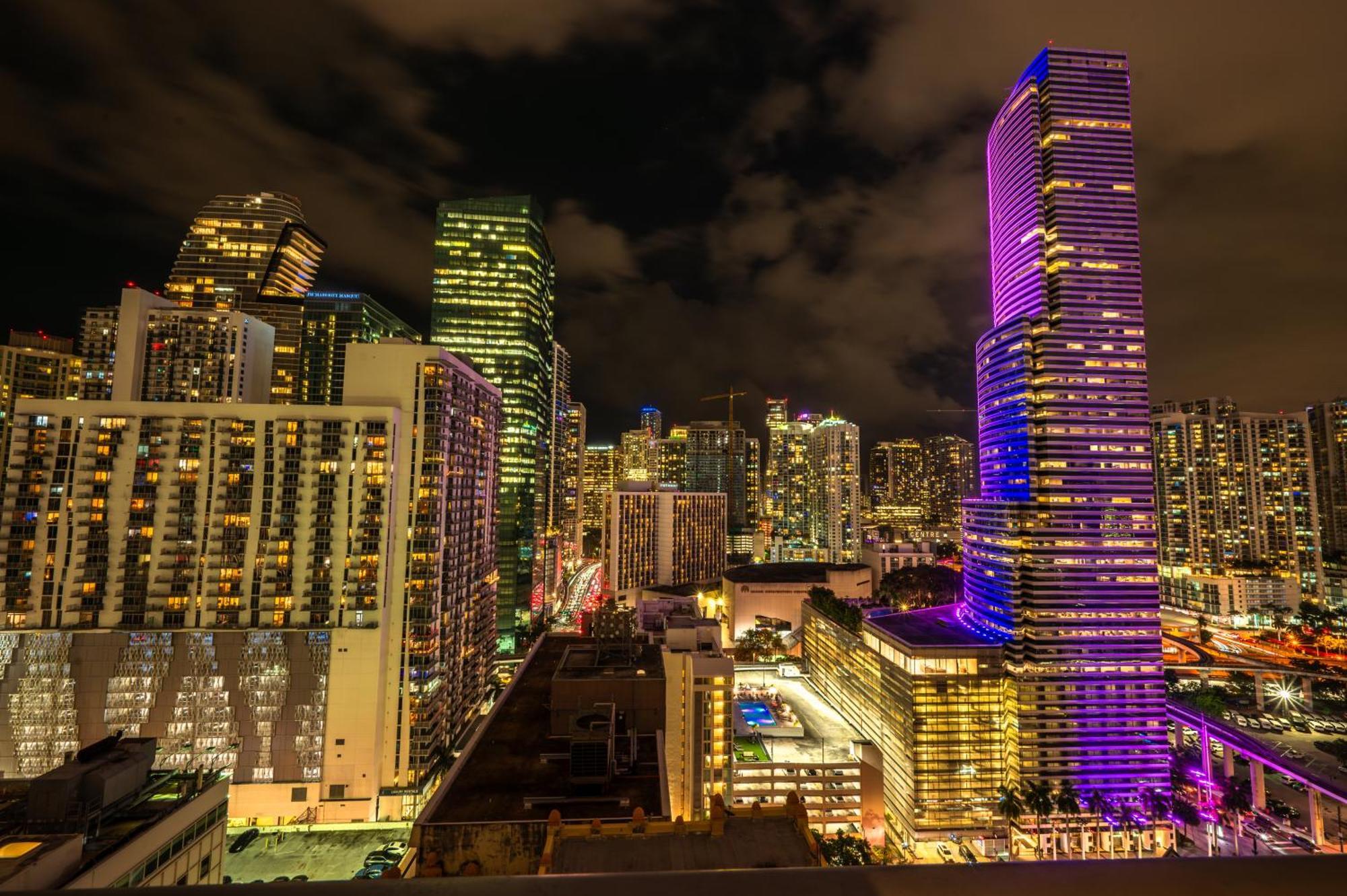 Apartment Luxury Loft W Skyline View, Rooftop Pool, Brickell Downtown *