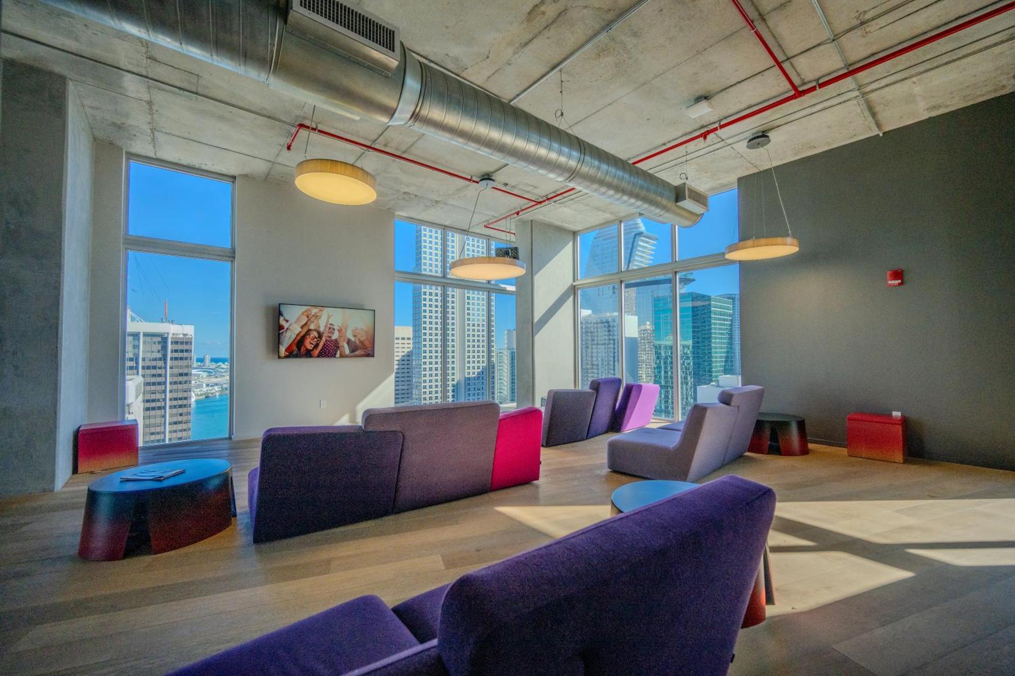 Luxury Loft W Skyline View, Rooftop Pool, Brickell Downtown * Miami