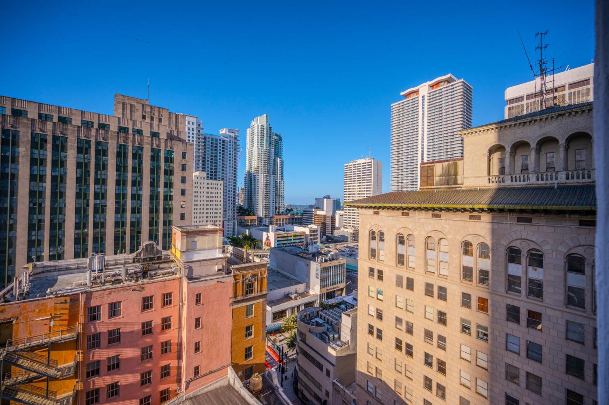 Luxury Loft W Skyline View, Rooftop Pool, Brickell Downtown Apartment Miami