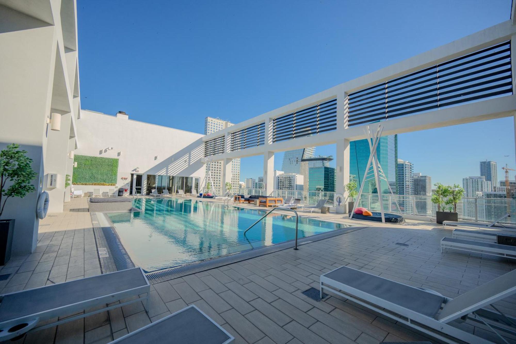 Luxury Loft W Skyline View, Rooftop Pool, Brickell Downtown Apartment *