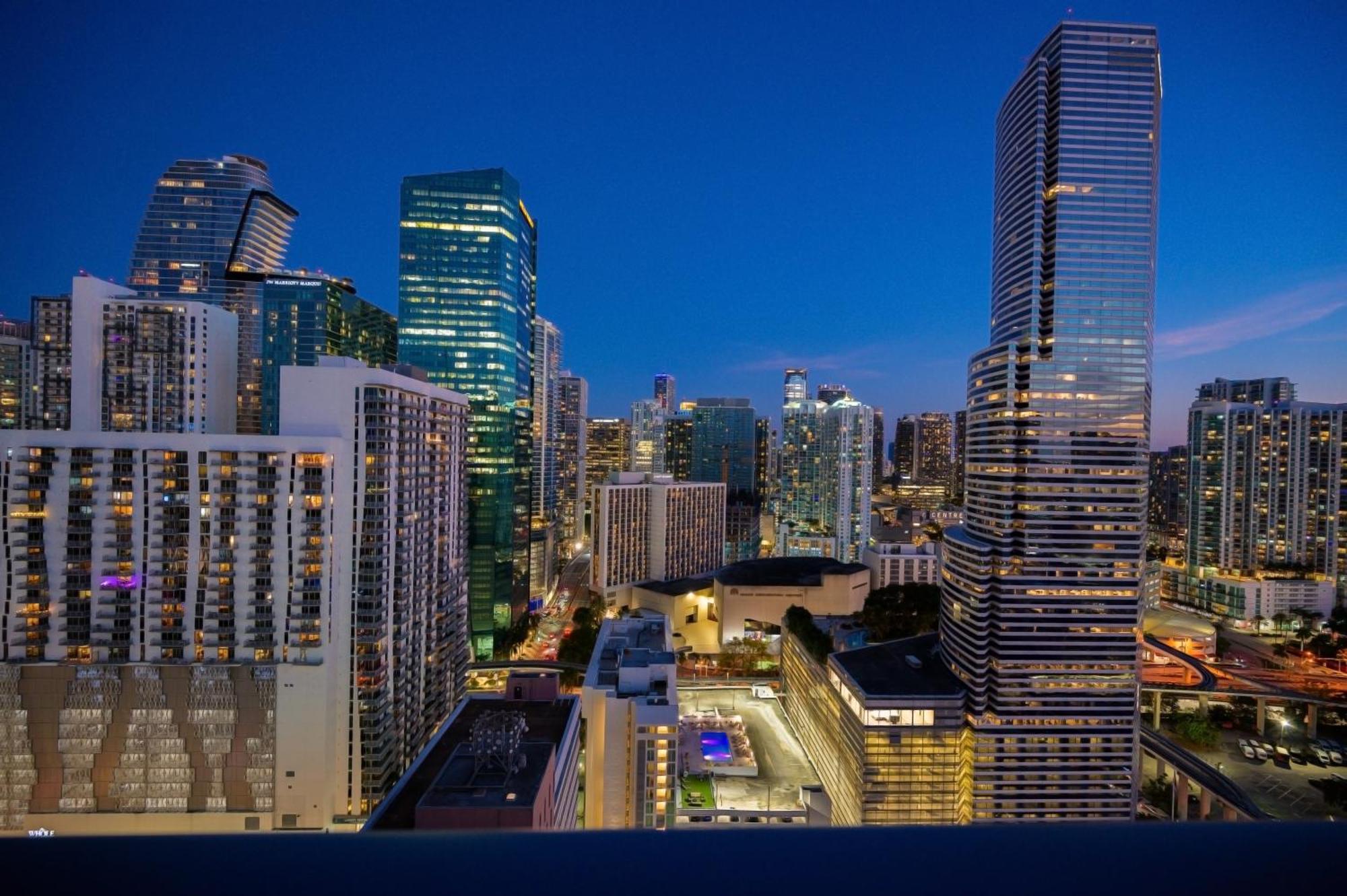 Apartment Luxury Loft W Skyline View, Rooftop Pool, Brickell Downtown