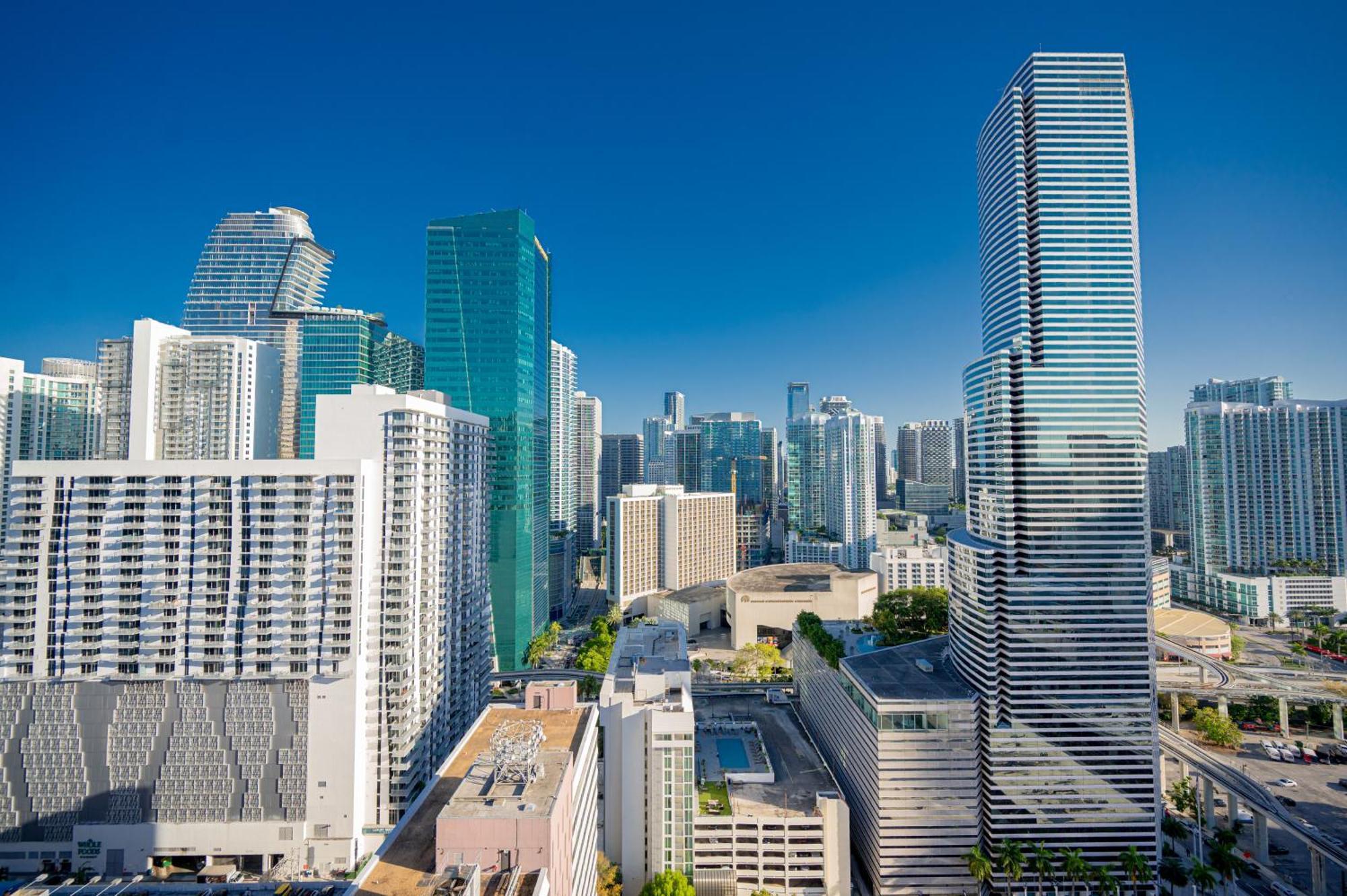 Luxury Loft W Skyline View, Rooftop Pool, Brickell Downtown Miami
