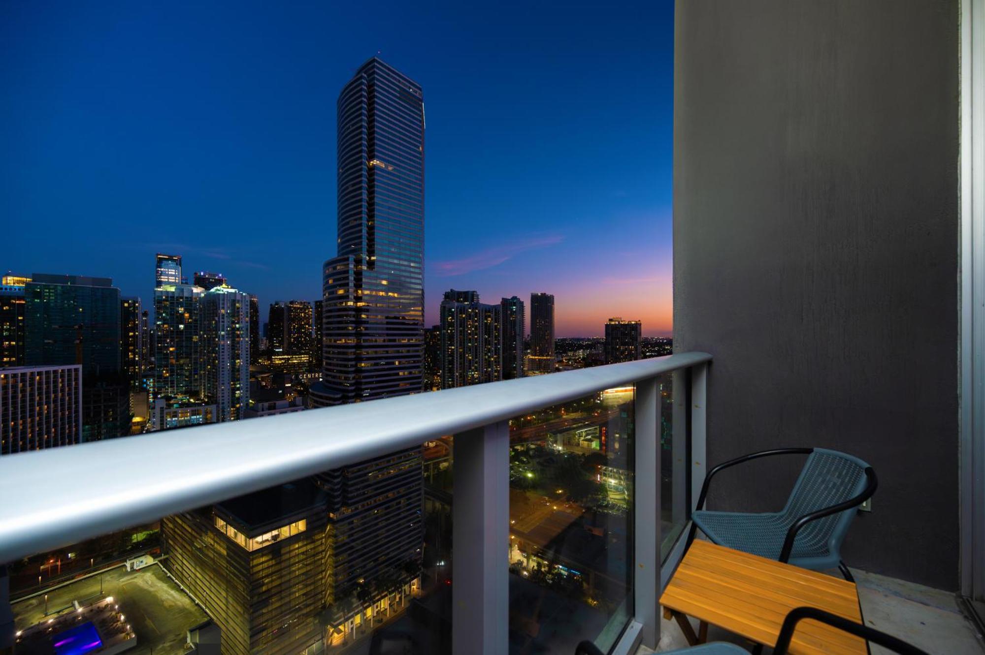 Apartment Luxury Loft W Skyline View, Rooftop Pool, Brickell Downtown *