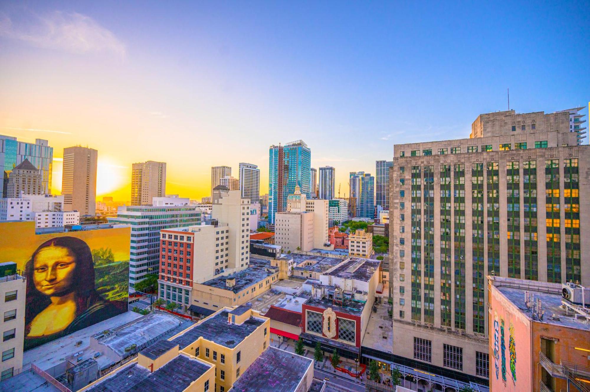 Luxury Loft W Skyline View, Rooftop Pool, Brickell Downtown Apartment *