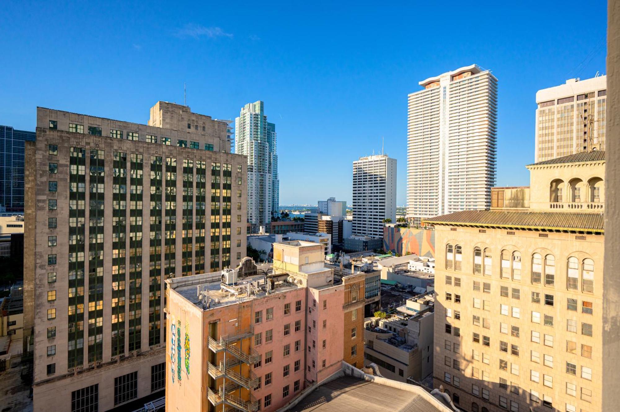Luxury Loft W Skyline View, Rooftop Pool, Brickell Downtown Miami