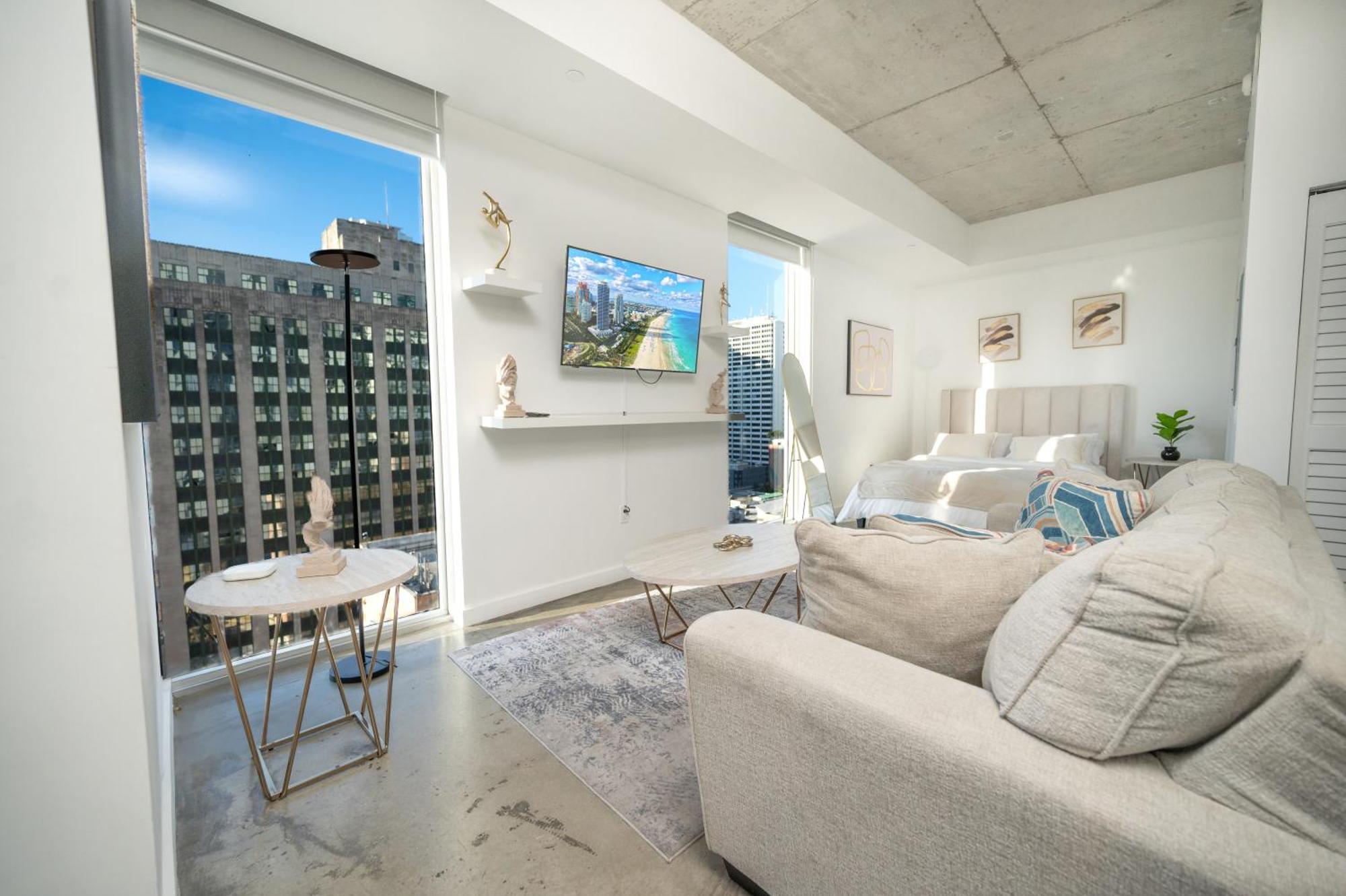 Luxury Loft W Skyline View, Rooftop Pool, Brickell Downtown * Miami