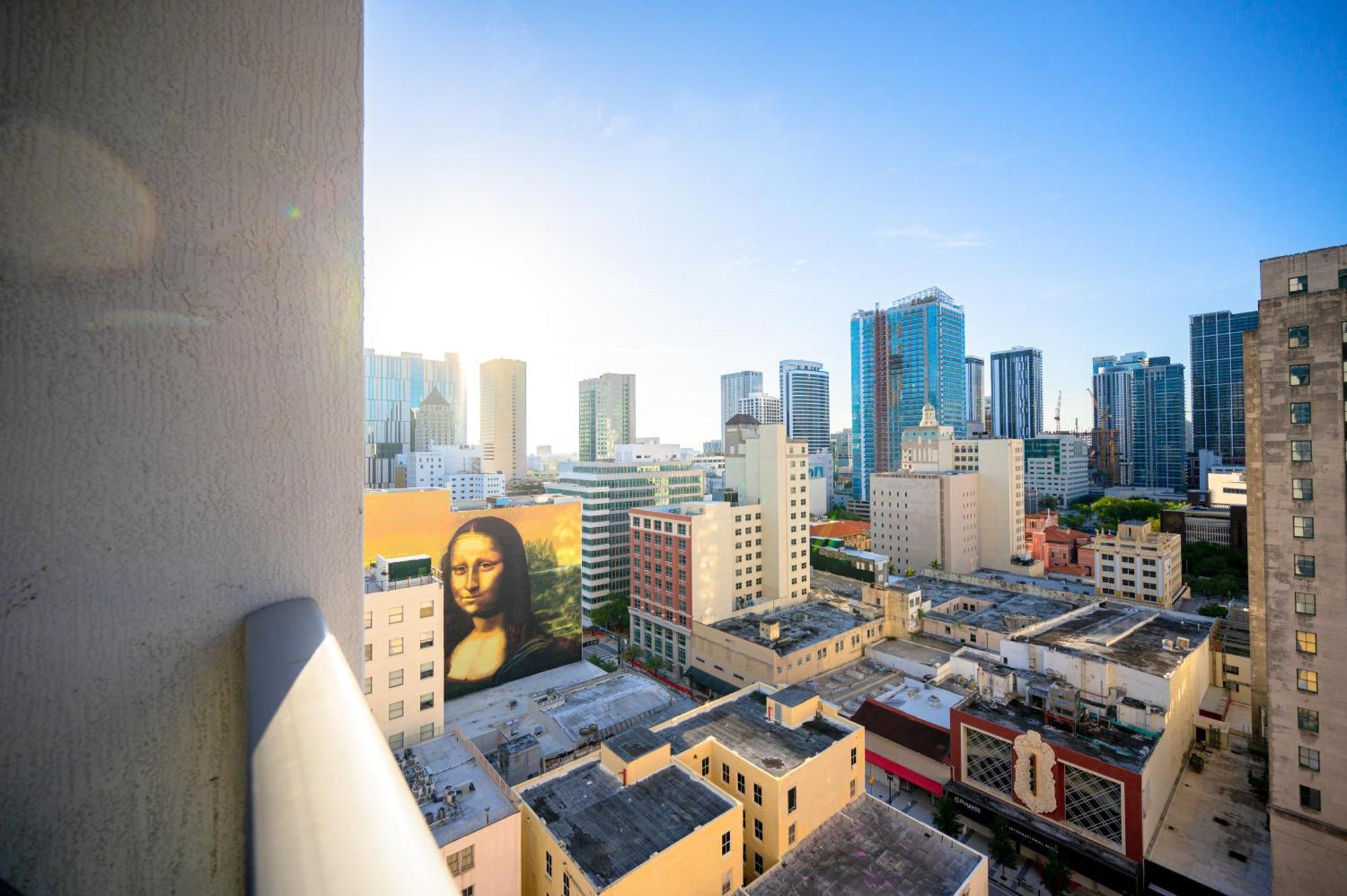 Luxury Loft W Skyline View, Rooftop Pool, Brickell Downtown *