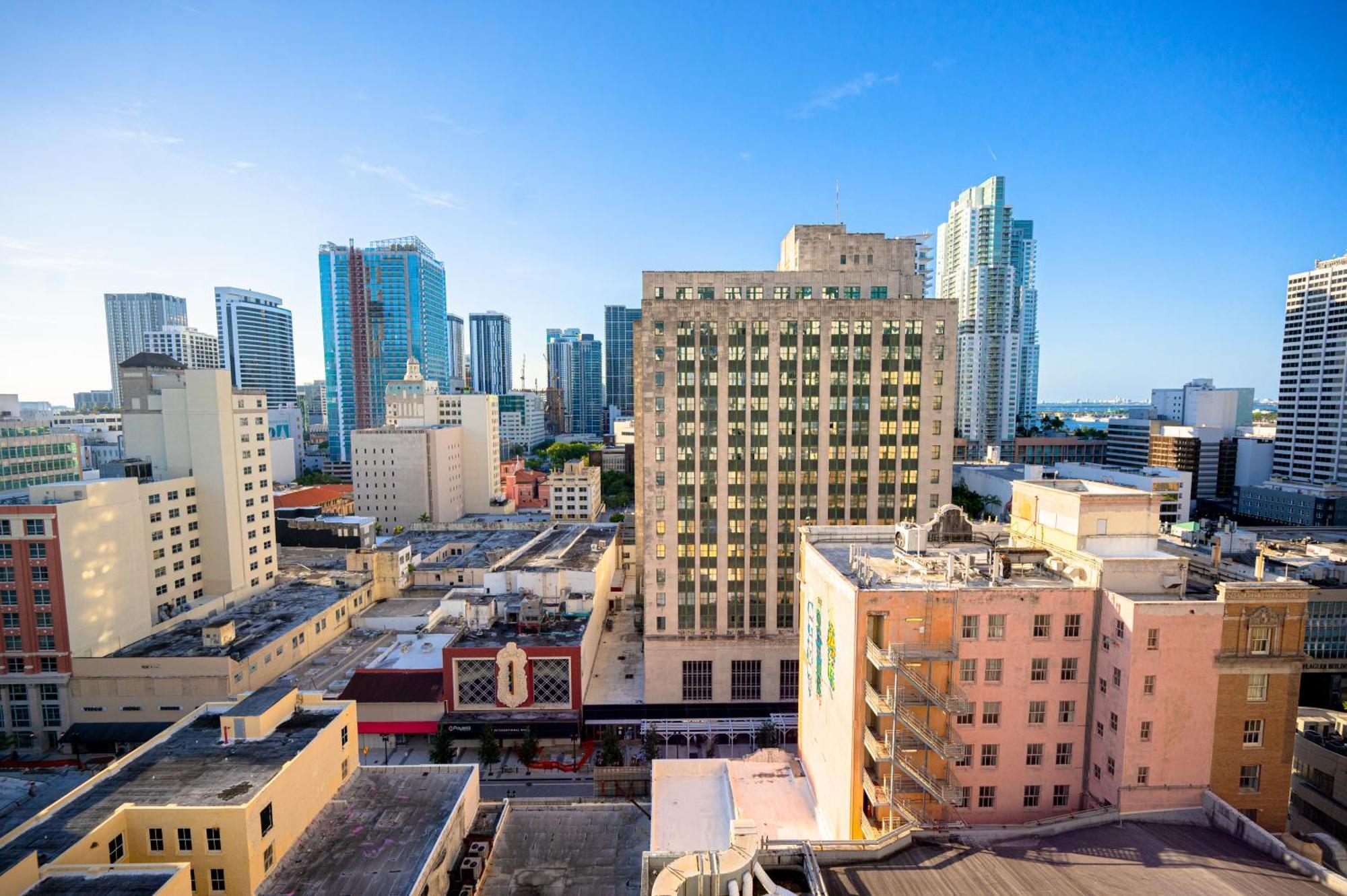 Luxury Loft W Skyline View, Rooftop Pool, Brickell Downtown * Miami