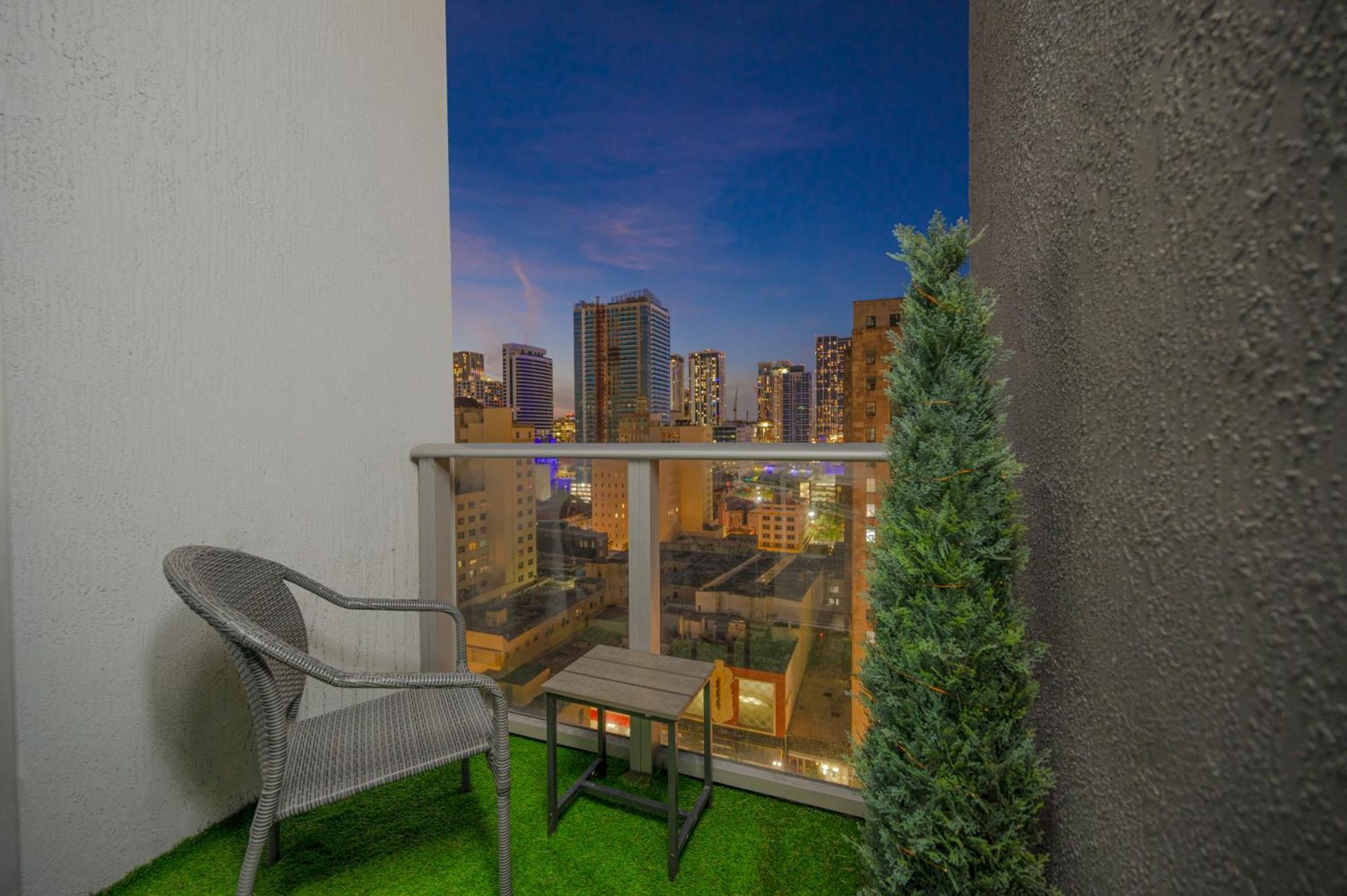 Apartment Luxury Loft W Skyline View, Rooftop Pool, Brickell Downtown