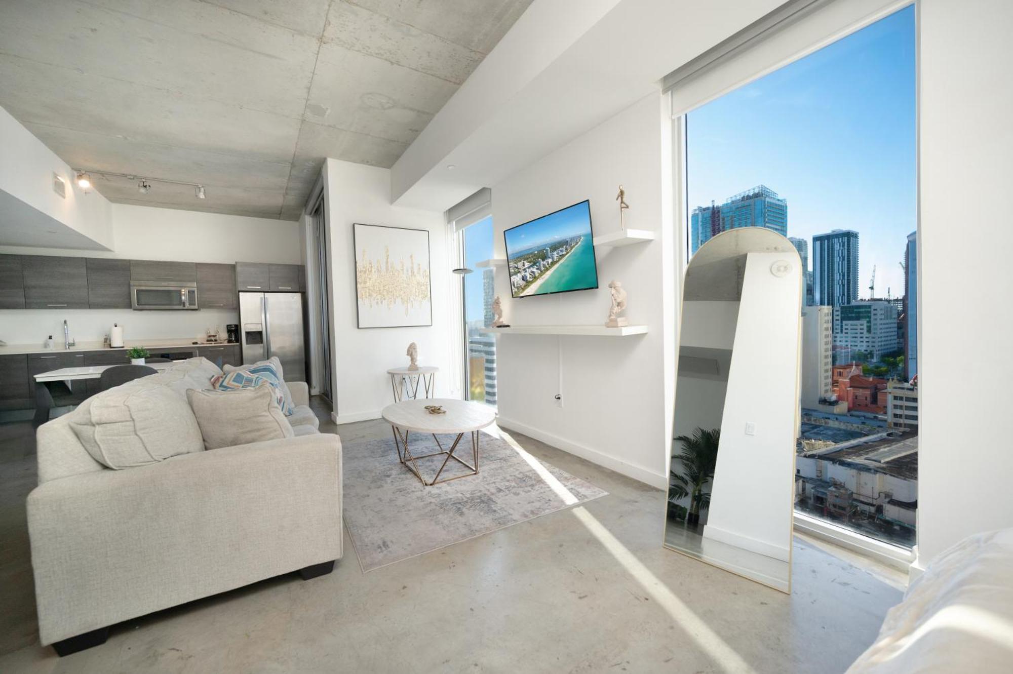 Luxury Loft W Skyline View, Rooftop Pool, Brickell Downtown Miami