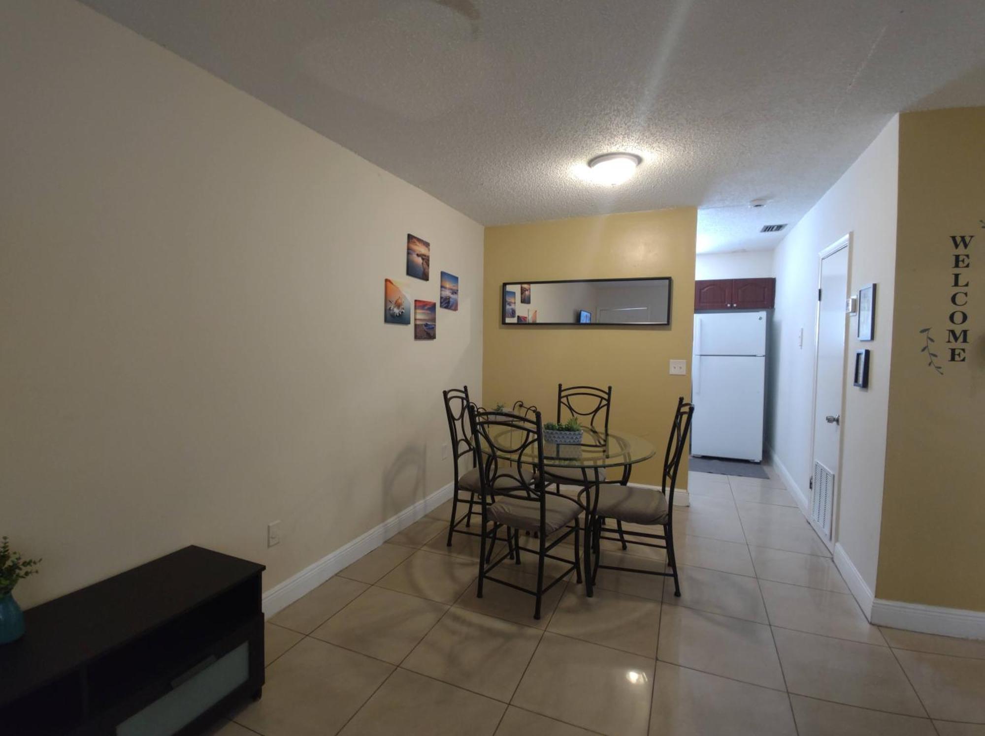 Chic 2br W Parking Near Brickell & Fun Apartment *