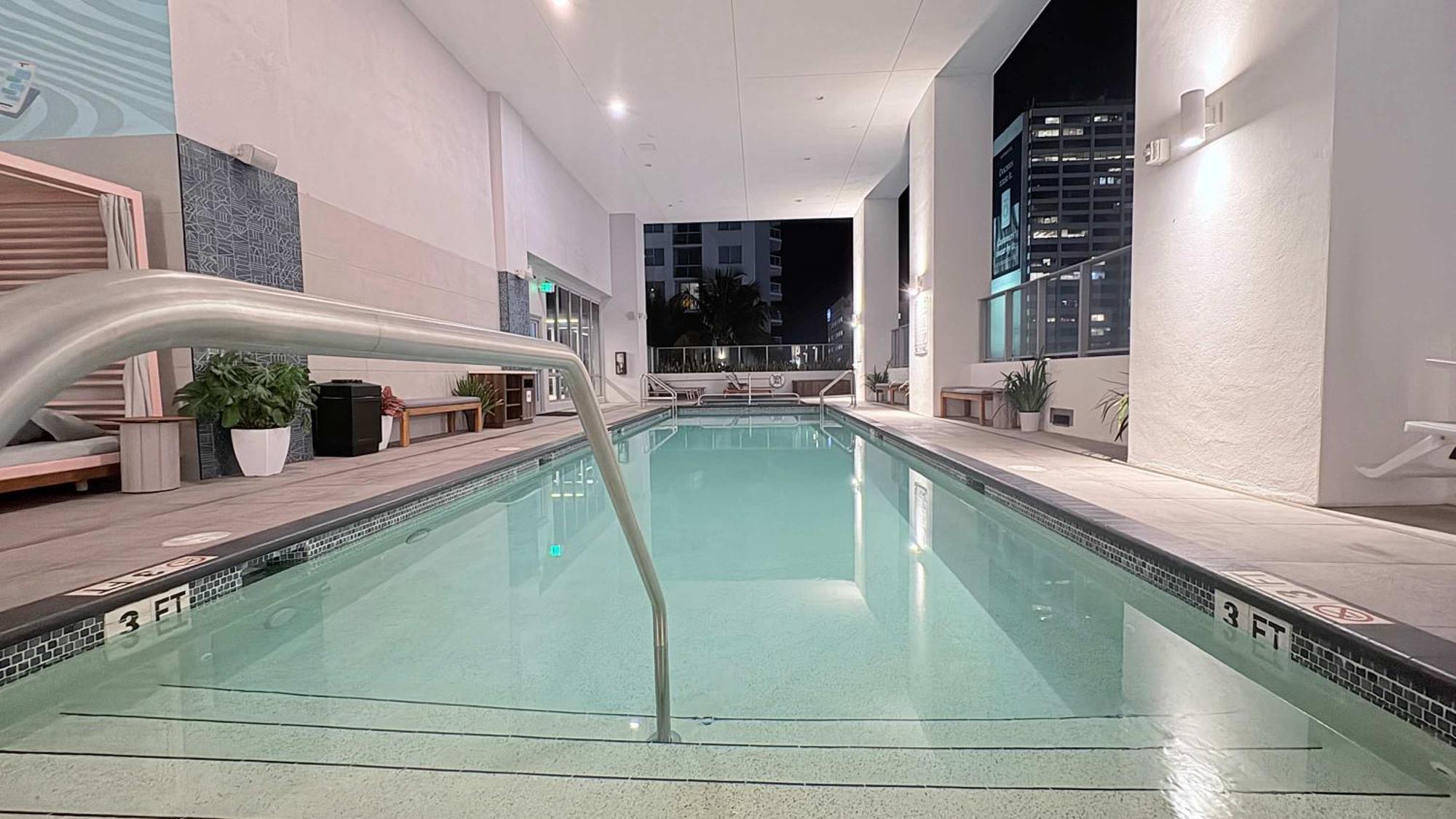 Sky-high 1 Bedroom Downtown Miami's Heart - Pool & Gym Holiday home