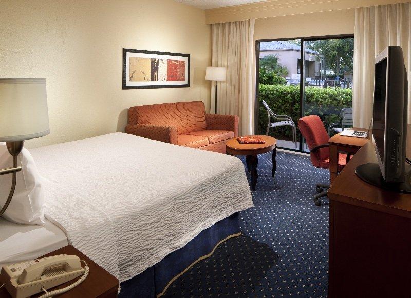 Hotel Courtyard Miami Airport West 3*