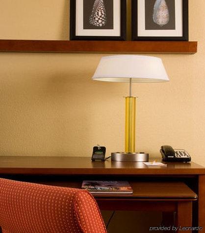 Courtyard Miami Hotel 3*