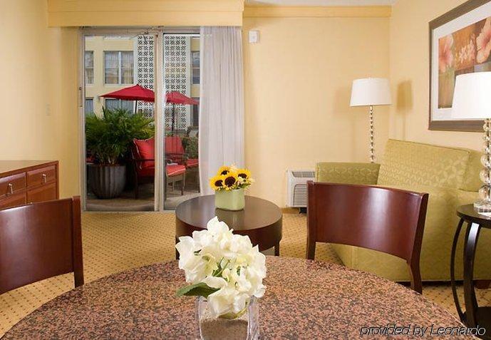 Hotel Courtyard Miami 3*