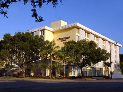 Courtyard Miami 3*