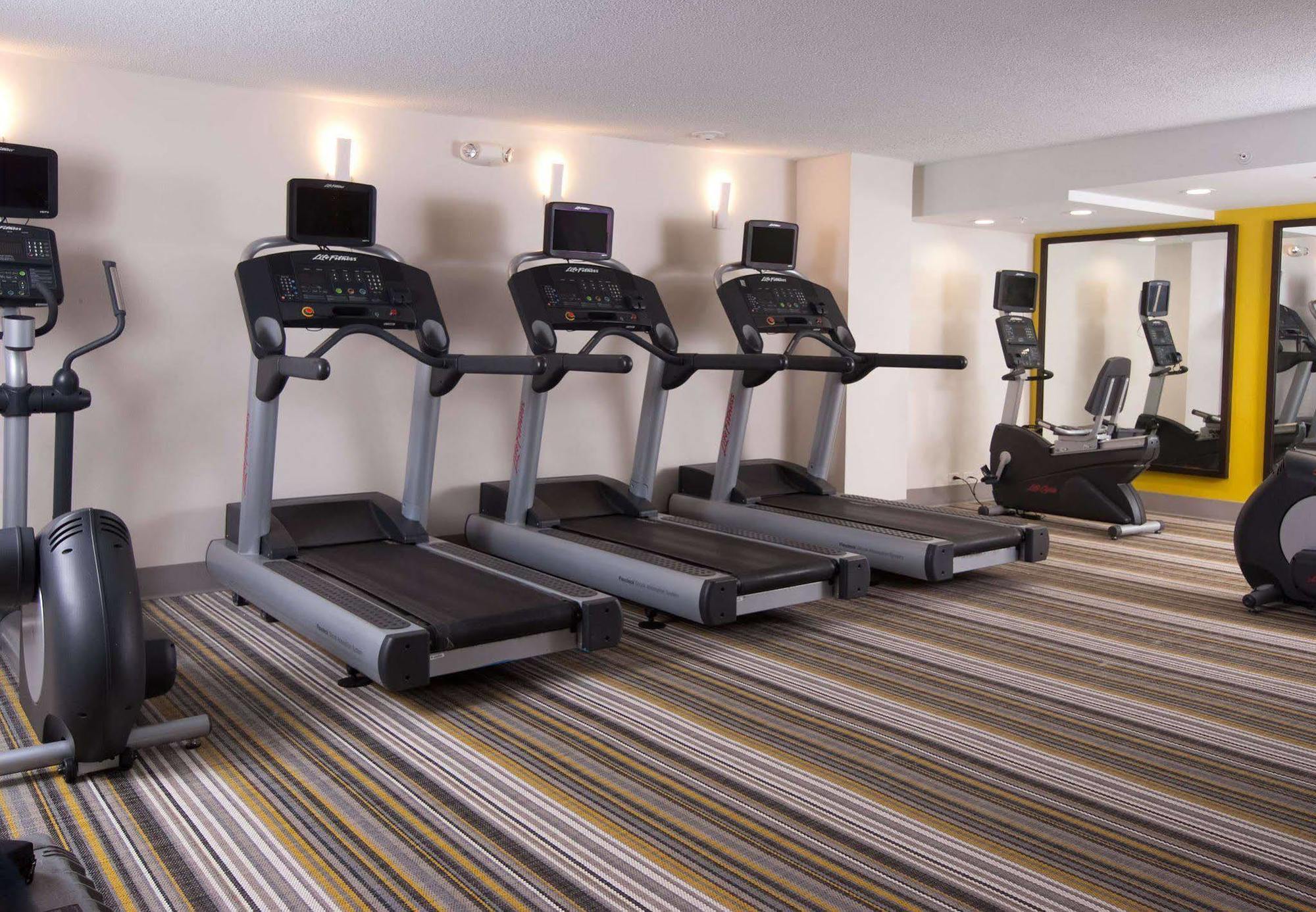 Courtyard Miami 3*