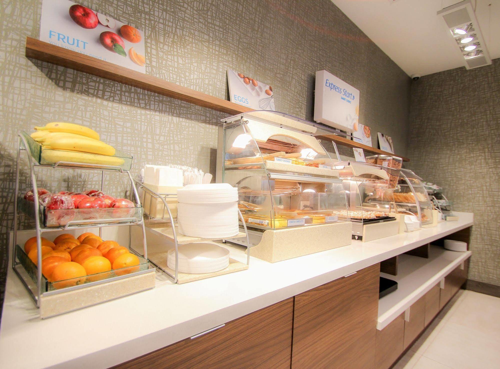 Hotel Express & Miami Airport East By Ihg 3*