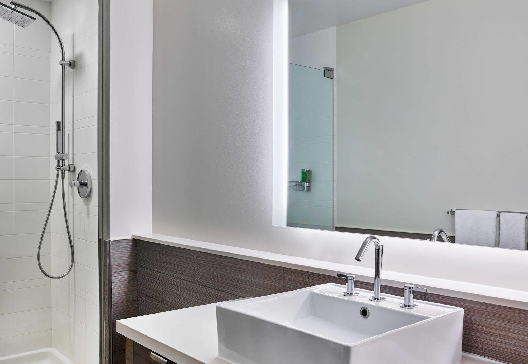 Element Miami International Airport Hotel 3*