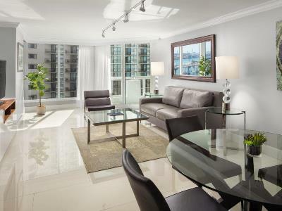 Doubletree By Hilton Grand Biscayne Bay Hotel Miami