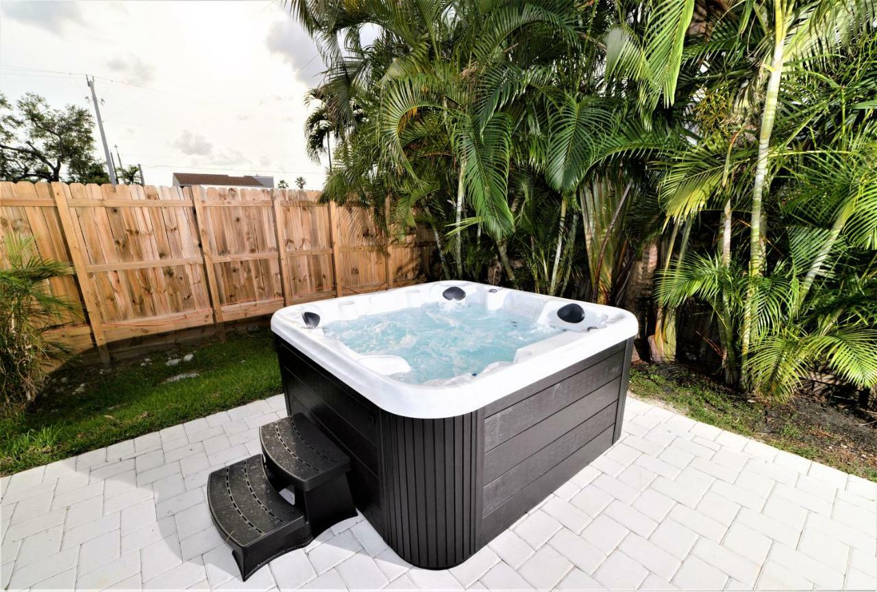 Casa Ria Luxury House & Private Pool Near Aventura Mall Villa *