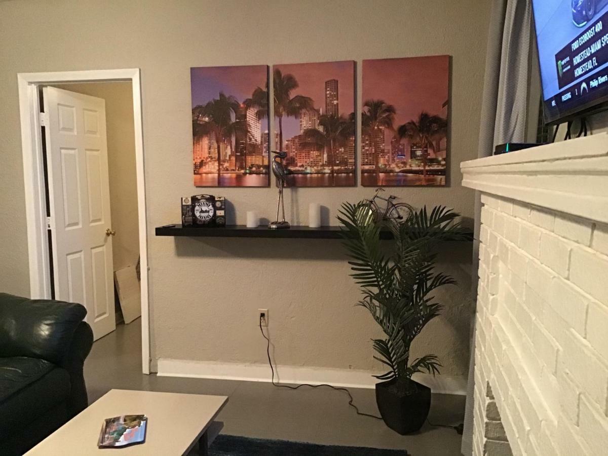 Modern 3/1 House Close To Beaches And Midtown *