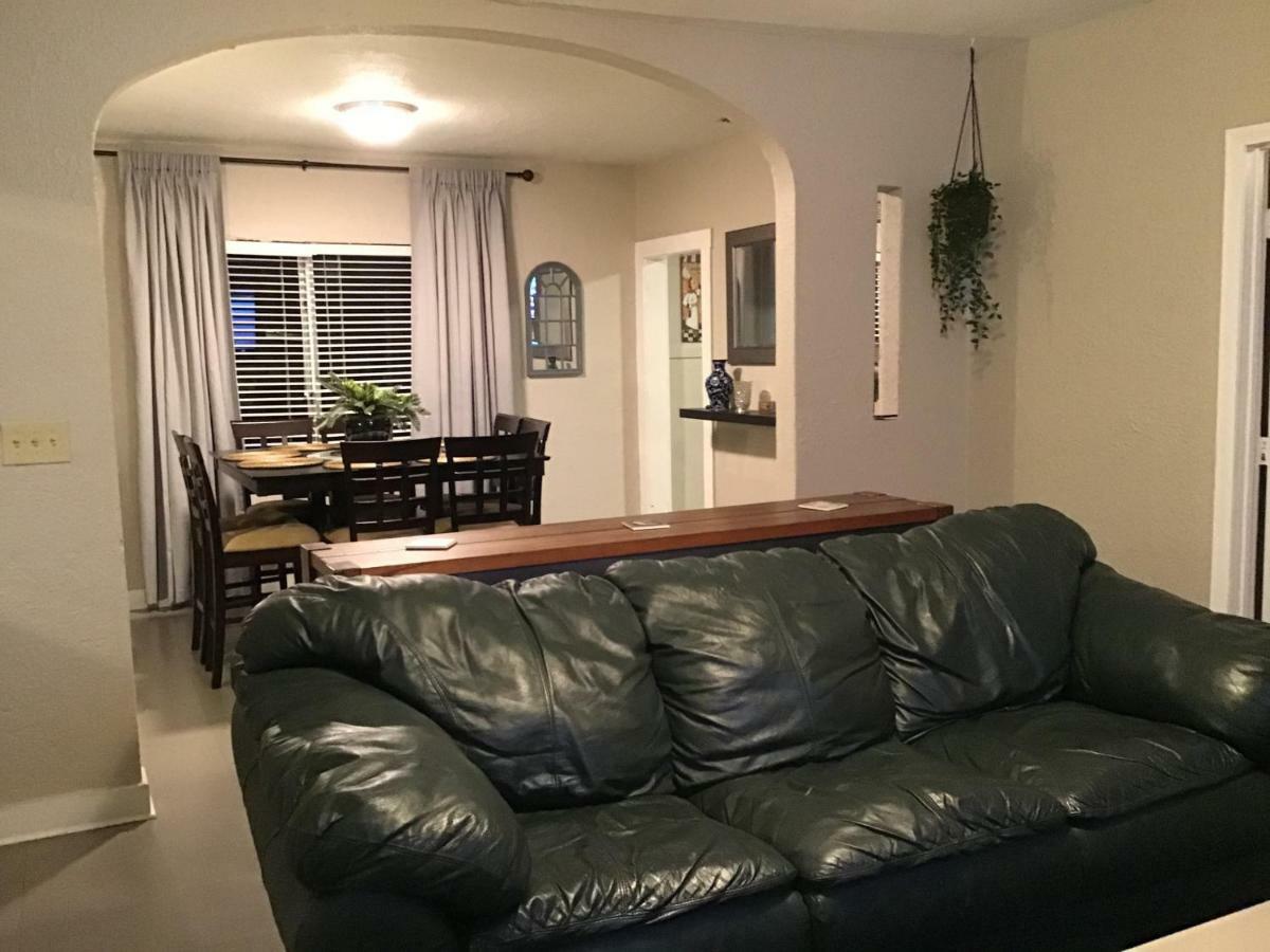 Modern 3/1 House Close To Beaches And Midtown Holiday home