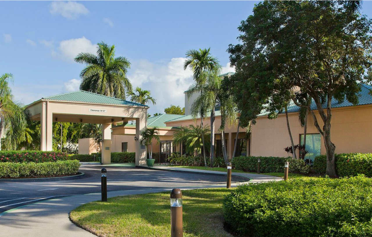 Courtyard Miami Airport West Hotel 3*